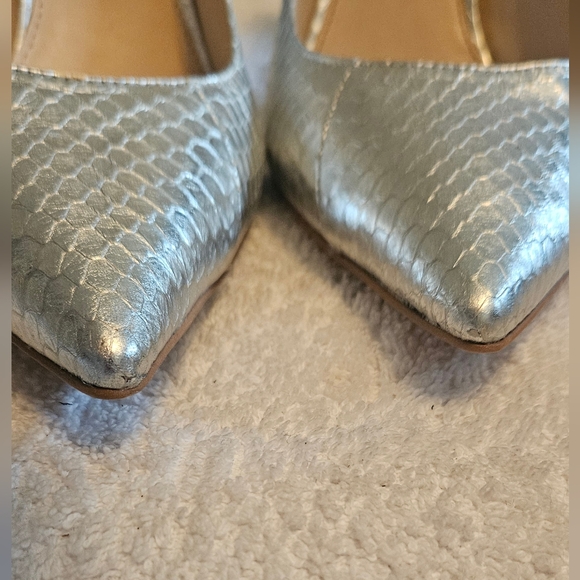 Vince Camuto metallic silver 4 inch heel - Picture 12 of 16